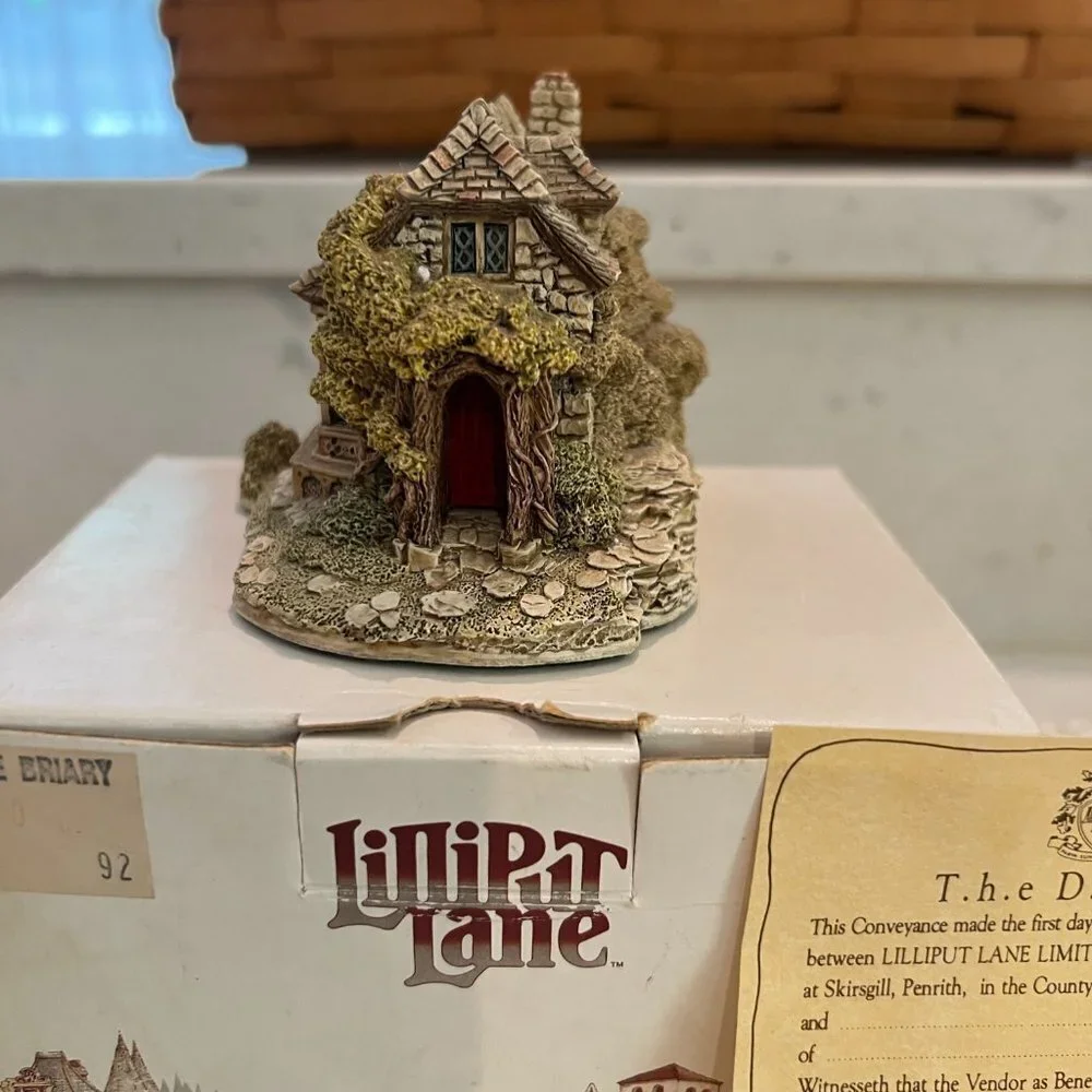 Vintage Lilliput Lane The Briary with box and Deeds